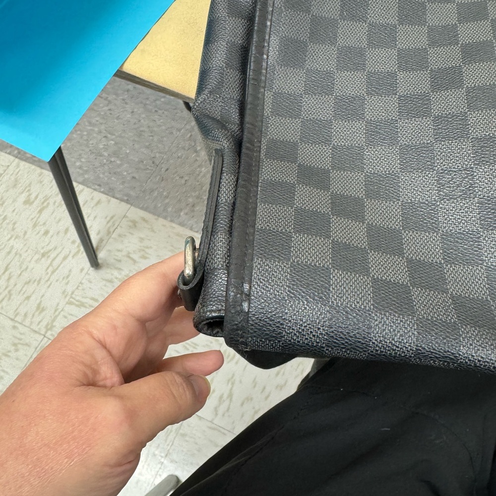 Louis Vuitton Damier Graphite Messenger Bag with Original Dust Bag - Picture 5 of 14